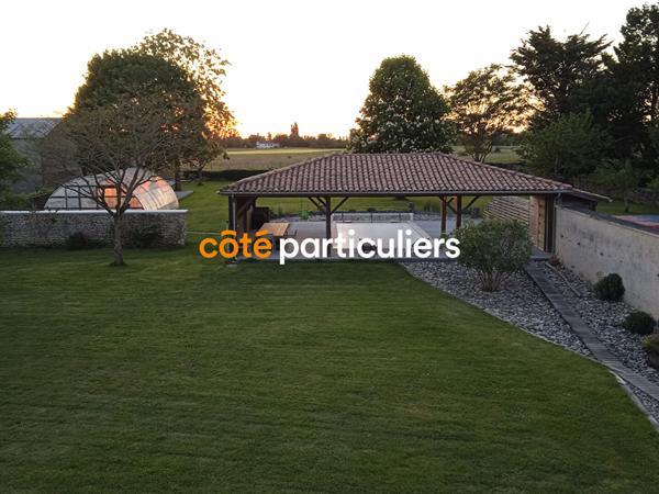 Vente Demeure de Prestige334,78 m² - 11 Pièces - VOUILLE LES MARAIS (85450)