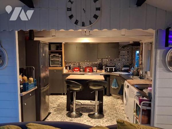 découvrez ce terrain d'agrément de 517m² offrant un cadre agréable et de nombreuses possibilité...