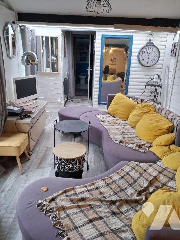 découvrez ce terrain d'agrément de 517m² offrant un cadre agréable et de nombreuses possibilité...