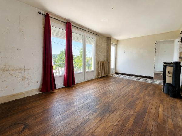 Maison à rénover entièrement avec fort potentiel au Centre-ville de Baud (56)