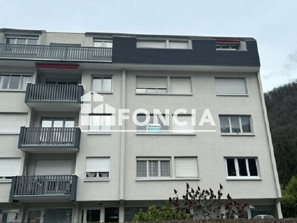 Location Studio 27.2 m² - 20 PLACE DE LA GARE Jarrie 38560