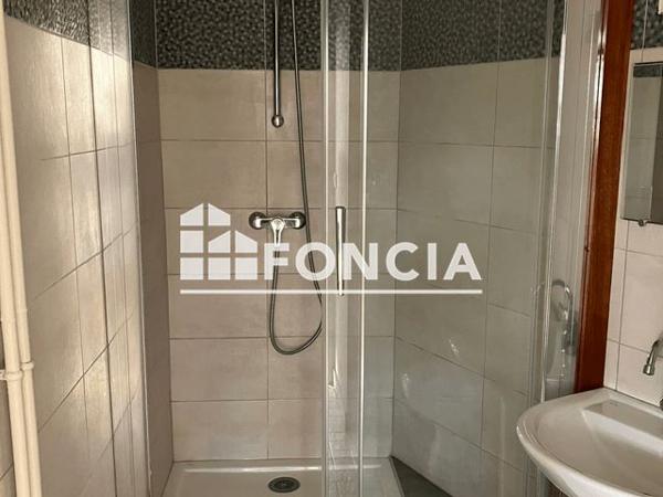 Location Studio 27.2 m² - 20 PLACE DE LA GARE Jarrie 38560