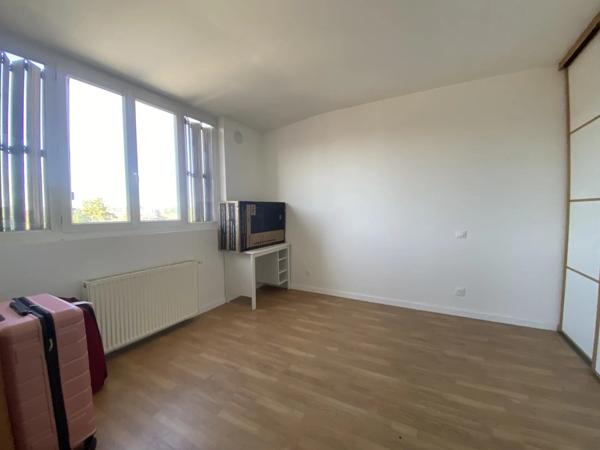Vente                                                      Appartement
                        
                     2 pièces                      31 m2                     à Creil
