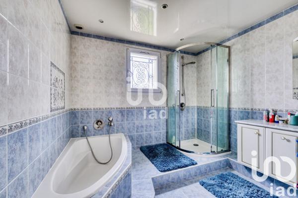 Maison traditionnelle 8 pièces de 340 m² à Champigny-sur-Marne (94500)