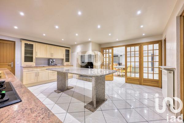 Maison traditionnelle 8 pièces de 340 m² à Champigny-sur-Marne (94500)