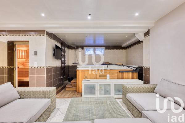 Maison traditionnelle 8 pièces de 340 m² à Champigny-sur-Marne (94500)