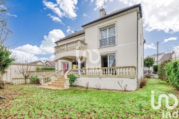 Maison traditionnelle 8 pièces de 340 m² à Champigny-sur-Marne (94500)