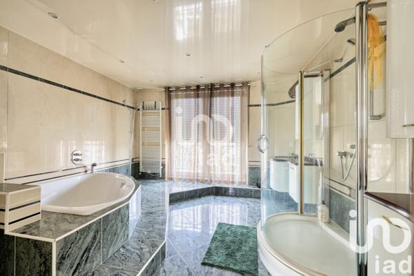 Maison traditionnelle 8 pièces de 340 m² à Champigny-sur-Marne (94500)
