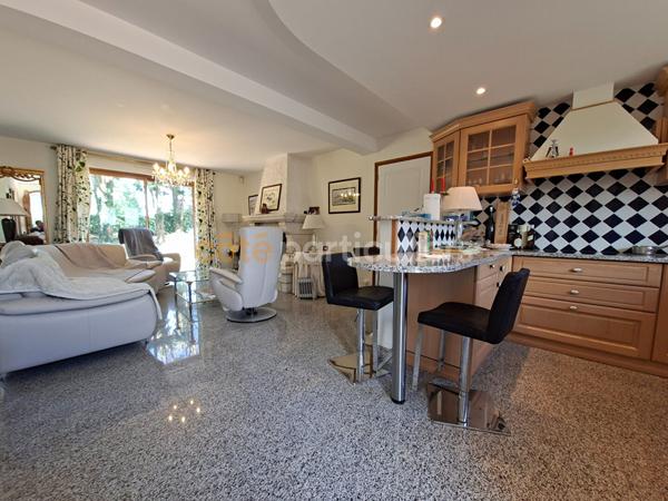 Vente
                Maison143,66 m² - 5 Pièces -
                    CANCALE (35260)
