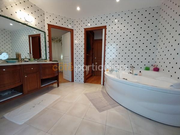 Vente
                Maison143,66 m² - 5 Pièces -
                    CANCALE (35260)