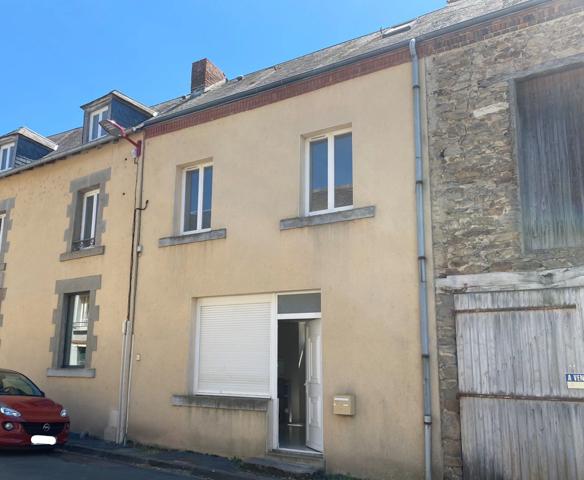 Maison de ville rénovée 147m² avec cour 49 900 €