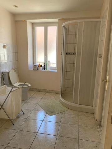 Maison de ville rénovée 147m² avec cour 49 900 €