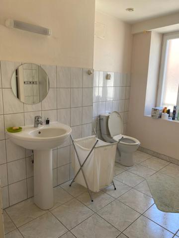 Maison de ville rénovée 147m² avec cour 49 900 €