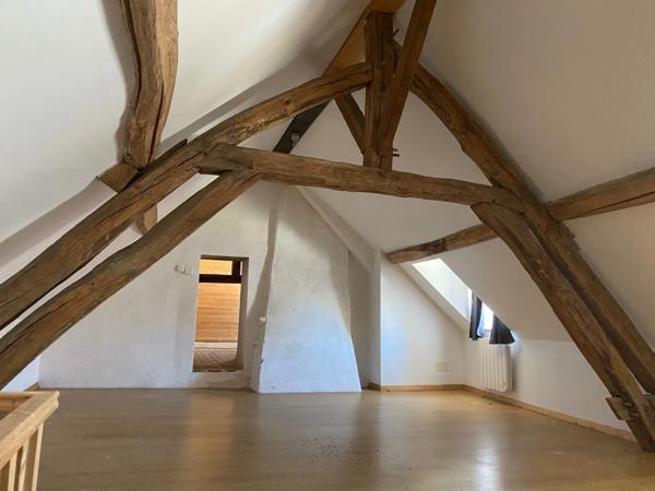 Maison de ville rénovée 147m² avec cour 49 900 €