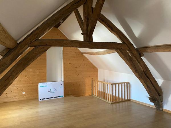 Maison de ville rénovée 147m² avec cour 49 900 €
