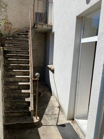 Maison de ville rénovée 147m² avec cour 49 900 €