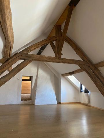 Maison de ville rénovée 147m² avec cour 49 900 €