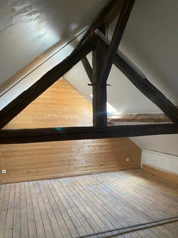 Maison de ville rénovée 147m² avec cour 49 900 €