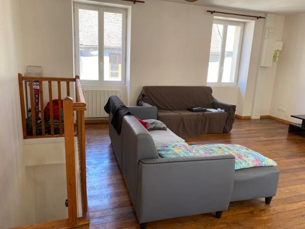 Maison de ville rénovée 147m² avec cour 49 900 €