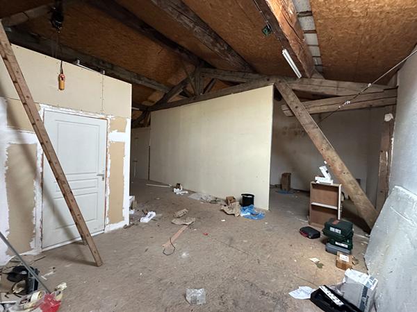 Bâtiment commercial 330 m² à rénover ? Emplacement stratégique à fort potentiel