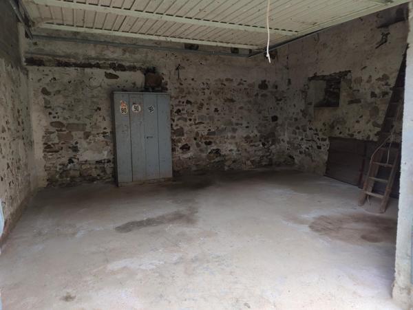 Jolie maison de village à faire revivre...