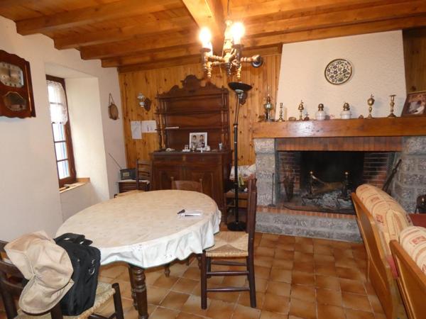 Maison T4 de 100m² avec cour de 30m², cave/atelier de 28m² et combles aménageables de 85m²