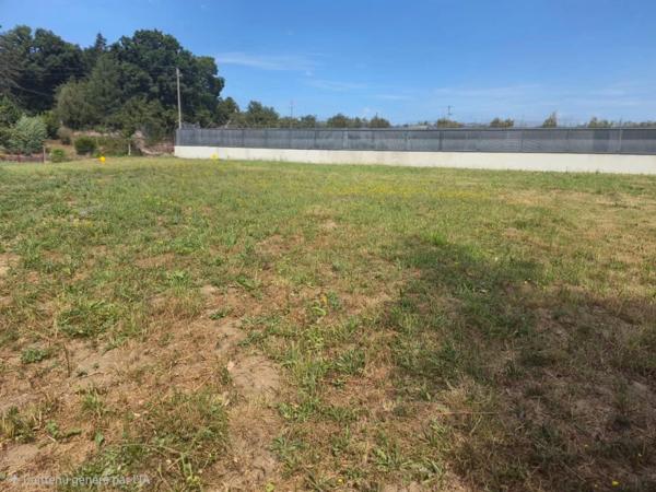 TERRAIN CONSTRUCTIBLE NON VIABILISE DE 435 m² – COMBOURG CAMPAGNE