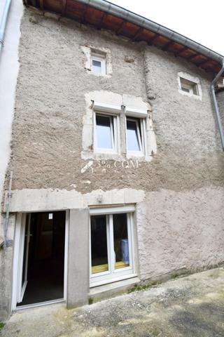 Maison de 76 m² à rénover avec 2 chambres et une cours Vaucouleurs (55140)