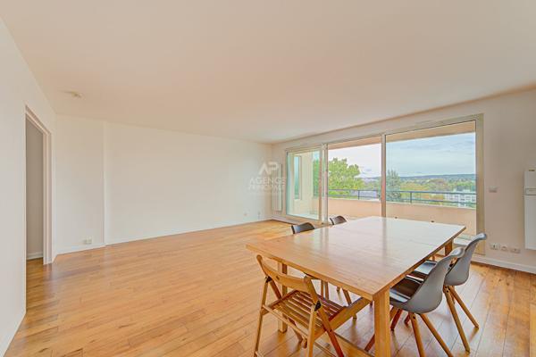 Appartement Saint Germain En Laye - Dernier étage - Terrasse - Vue panoramique - Plein Sud - 101m2 645 000 € **  - Référence  18551