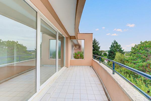 Appartement Saint Germain En Laye - Dernier étage - Terrasse - Vue panoramique - Plein Sud - 101m2 645 000 € **  - Référence  18551