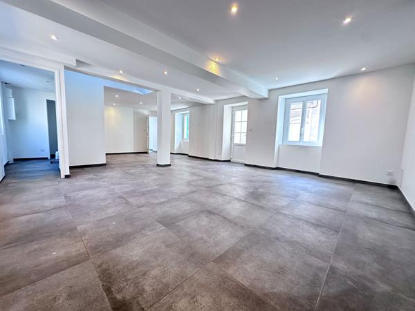 Vente jolie maison rénovée avec goût de 94.77 m² comprenant 3 chambres au coeur de Mayet (72360)