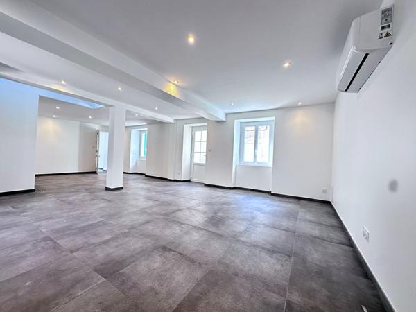 Vente jolie maison rénovée avec goût de 94.77 m² comprenant 3 chambres au coeur de Mayet (72360)