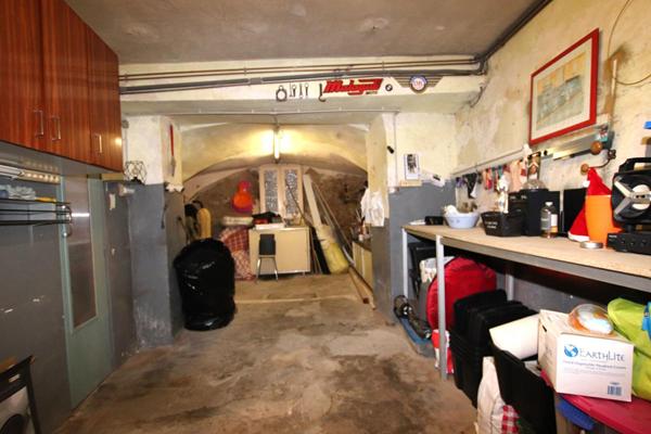 Immeuble de rapport - 2 appartements et 2 commerces