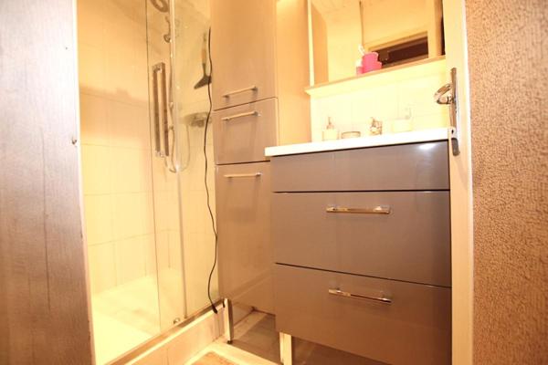 Immeuble de rapport - 2 appartements et 2 commerces