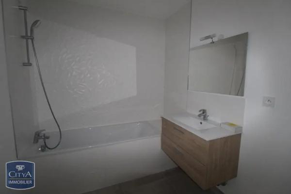 Appartement à louer 3 pièces 65.46m² Lucé (28110)
