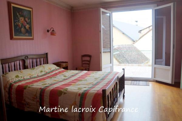 Dpt Sarthe (72), à vendre LA FERTE BERNARD maison P6 de 185 m² - Terrain de 275,00 m²