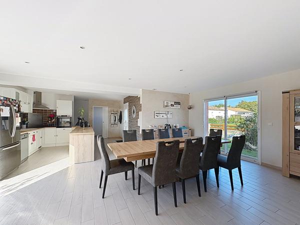 Maison moderne à vendre à LA GARNACHE - 4 chambres, piscine et grand séjour lumineux