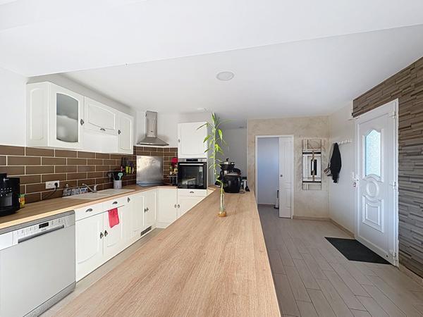 Maison moderne à vendre à LA GARNACHE - 4 chambres, piscine et grand séjour lumineux