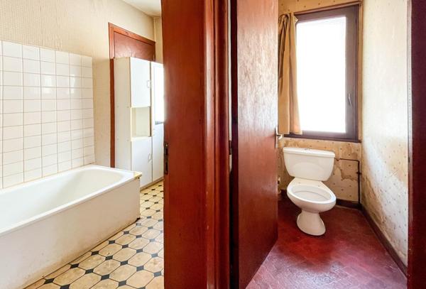 Maison mitoyenne de 90m2 T5 à rénover