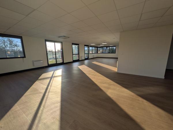 Villeneuve-d'Ascq (59650) Haute Borne : Bureaux 235 m² + 10 places de parking