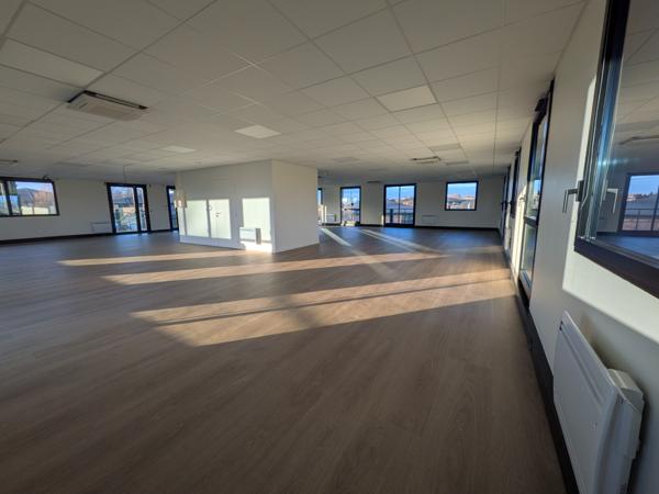 Villeneuve-d'Ascq (59650) Haute Borne : Bureaux 235 m² + 10 places de parking