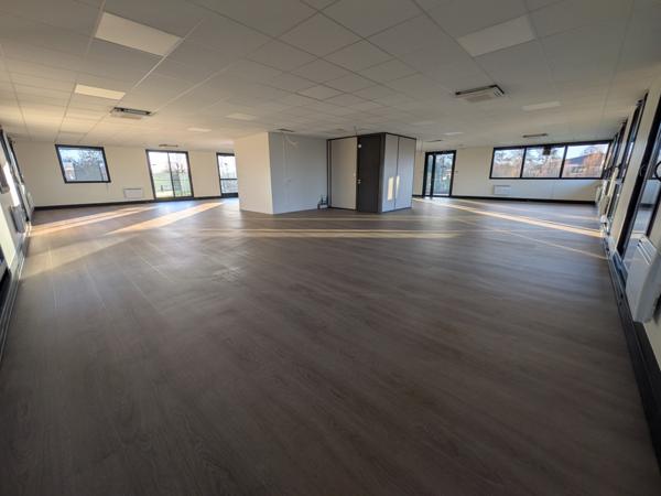 Villeneuve-d'Ascq (59650) Haute Borne : Bureaux 235 m² + 10 places de parking