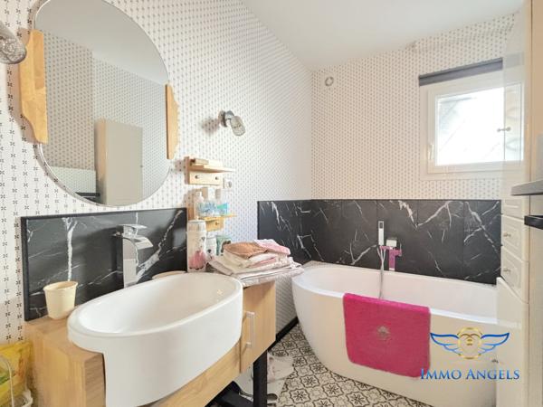 MAISON RÉNOVÉE DE PLAIN-PIED AVEC PLAGE ET COMMERCE À PIED