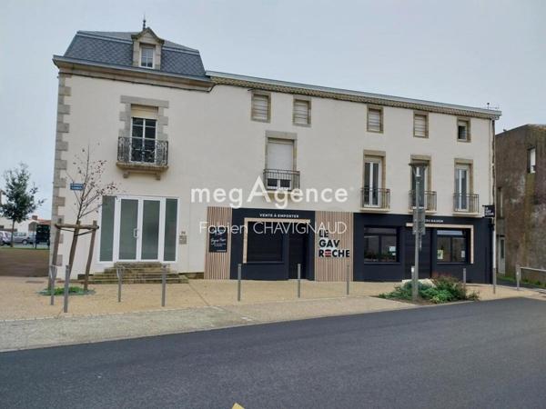 Immeuble à CHAVAGNES-EN-PAILLERS, 85250 - 400m²