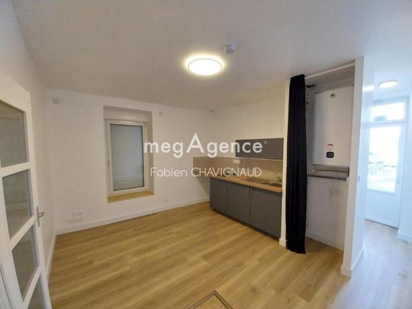 Immeuble à CHAVAGNES-EN-PAILLERS, 85250 - 400m²