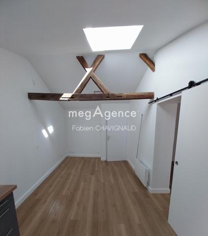 Immeuble à CHAVAGNES-EN-PAILLERS, 85250 - 400m²