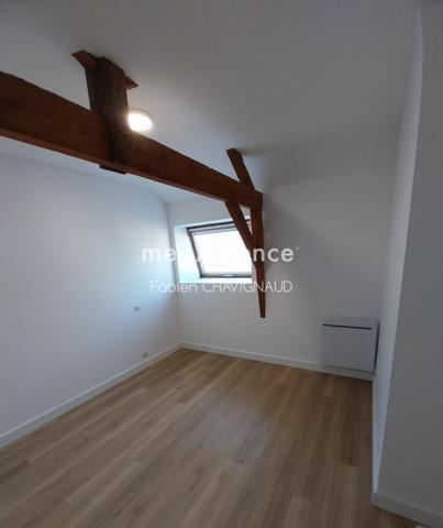 Immeuble à CHAVAGNES-EN-PAILLERS, 85250 - 400m²