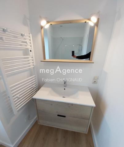 Immeuble à CHAVAGNES-EN-PAILLERS, 85250 - 400m²