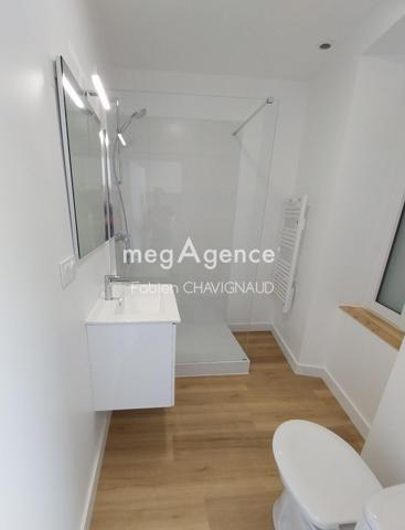 Immeuble à CHAVAGNES-EN-PAILLERS, 85250 - 400m²