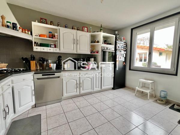 Maison 3 chambres, 2 bureaux, jardin, dépendances